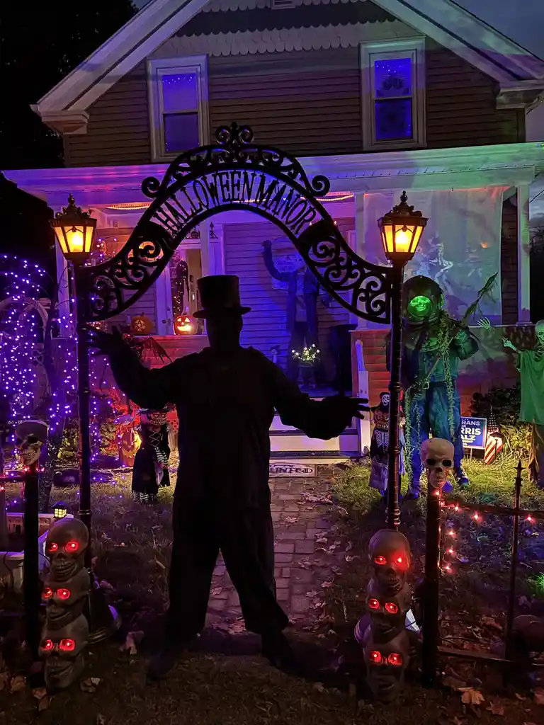 Halloween Costume Goals: Living Shadow Edition