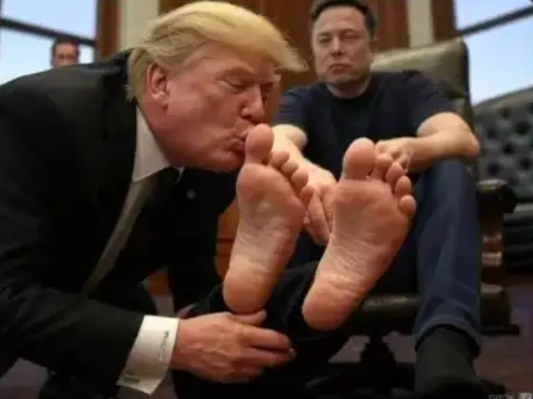 donald trump, vestido con traje oscuro, se inclina para besar los pies de elon musk, quien está sentado en una silla de…