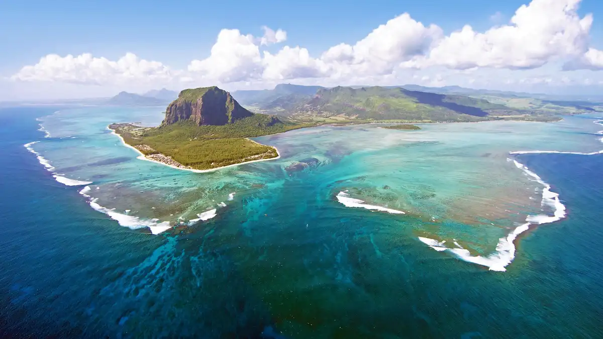 This Mauritius monolith, Le Morne, holds a powerful story. In the 18th century, it was a refuge for those escaping the Dutch…