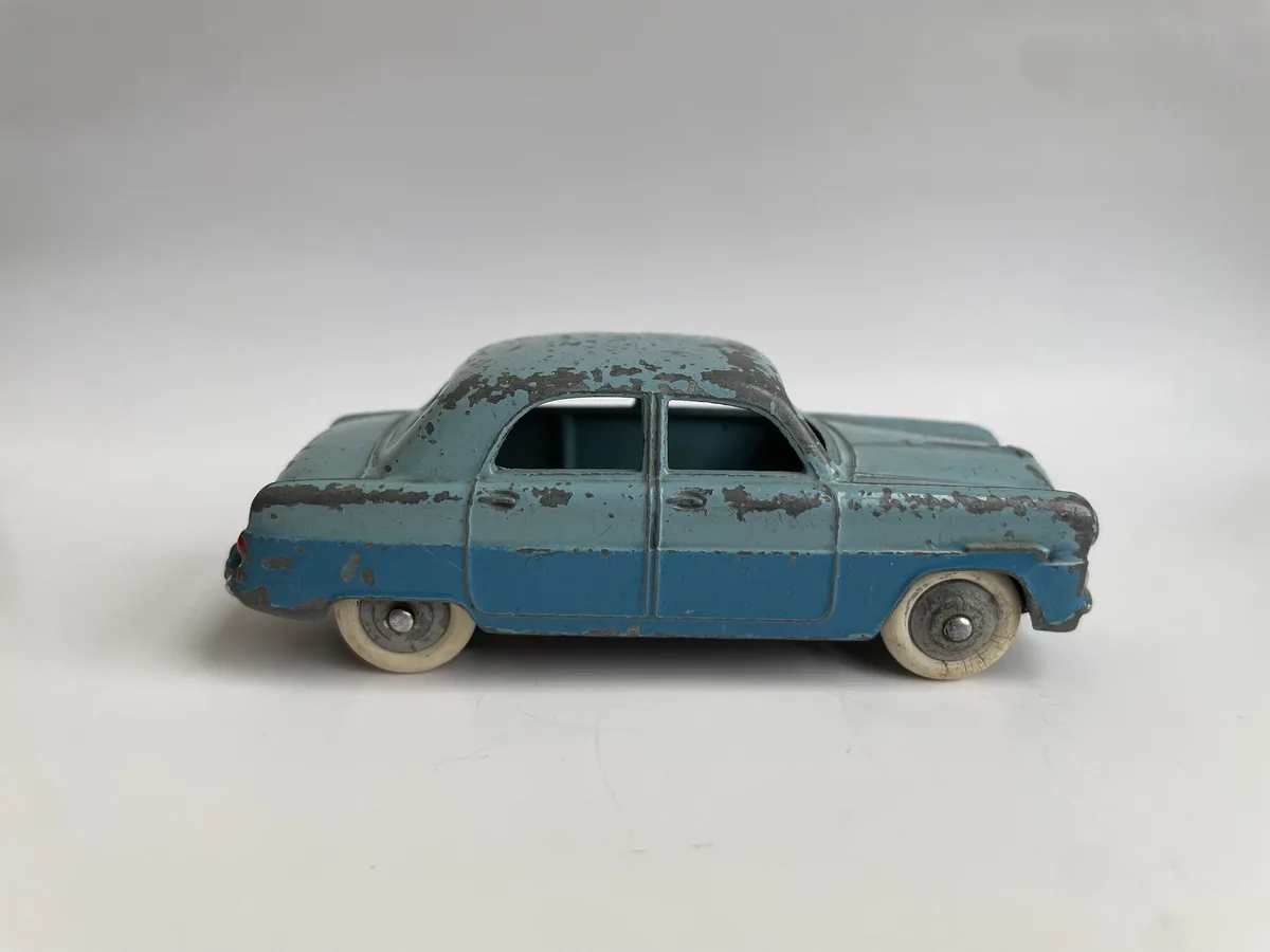 Classic Ford Zephyr mkI 1951: A Dinky Toys Collector's Dream