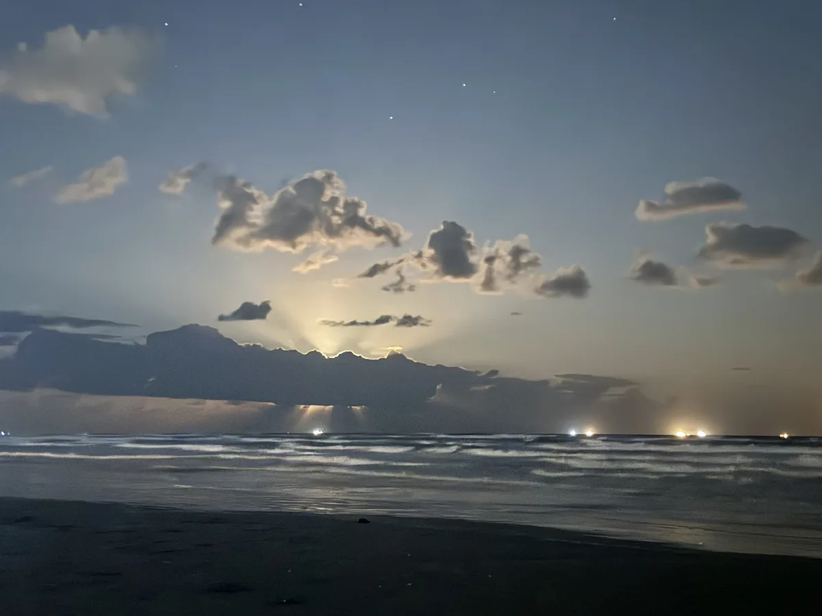 Stunning Moonrise Over the Texas Coast on October 18, 2024