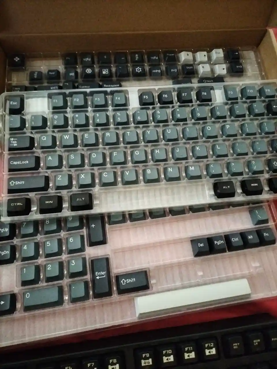 Transforming my old CoolerMaster Rapidfire with KBDiy PBT KeyCaps.