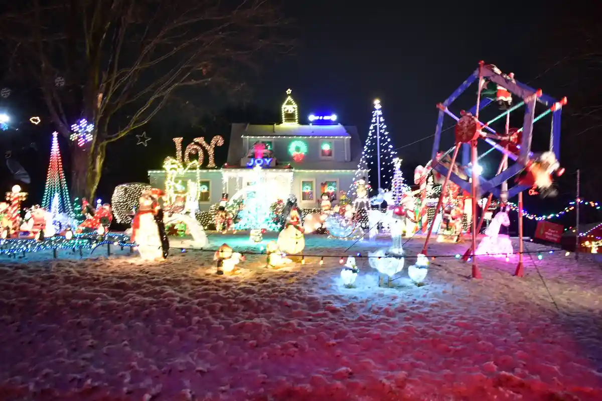 Experience the Magical Holiday Lights in South Windsor