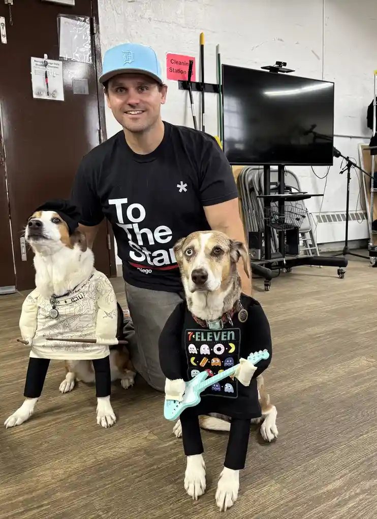 The Ultimate Halloween Costume Inspired by The Bark, Tom, and Travis