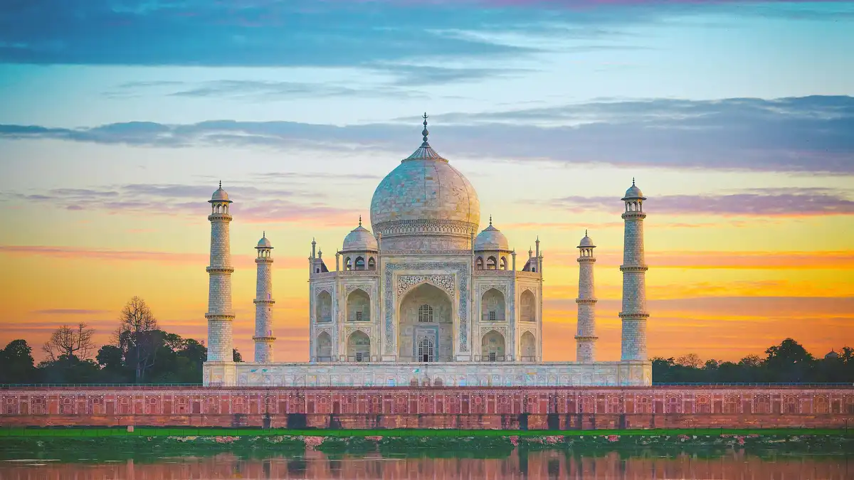 The Taj Mahal, a marble mausoleum built by Shah Jahan in memory of his wife Mumtaz Mahal, shimmers with a heavenly beauty…