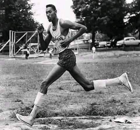 The Incredible Athleticism of Wilt Chamberlain: Tall, Fast, and Unstoppable!