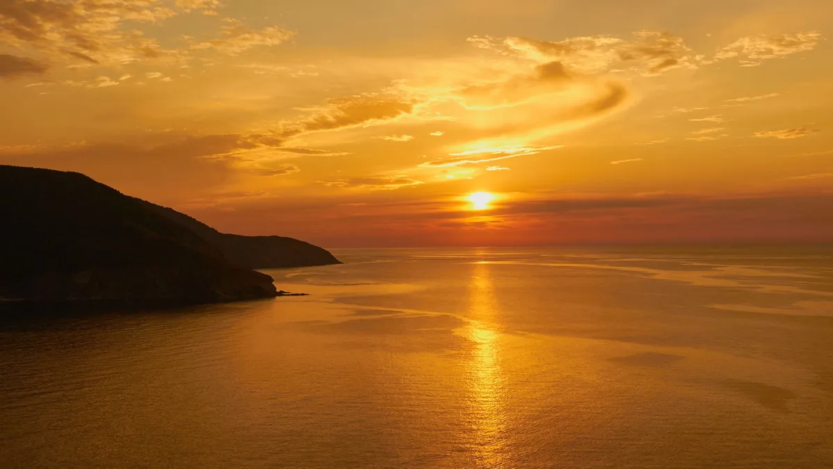 Cape Breton Island, Canada's Maritime Provinces, boasts a unique blend of bustling population centers and vast wilderness…