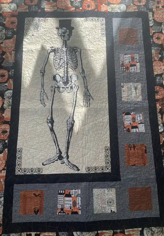 A Spooktacular Halloween Quilt to Get You in the Spirit