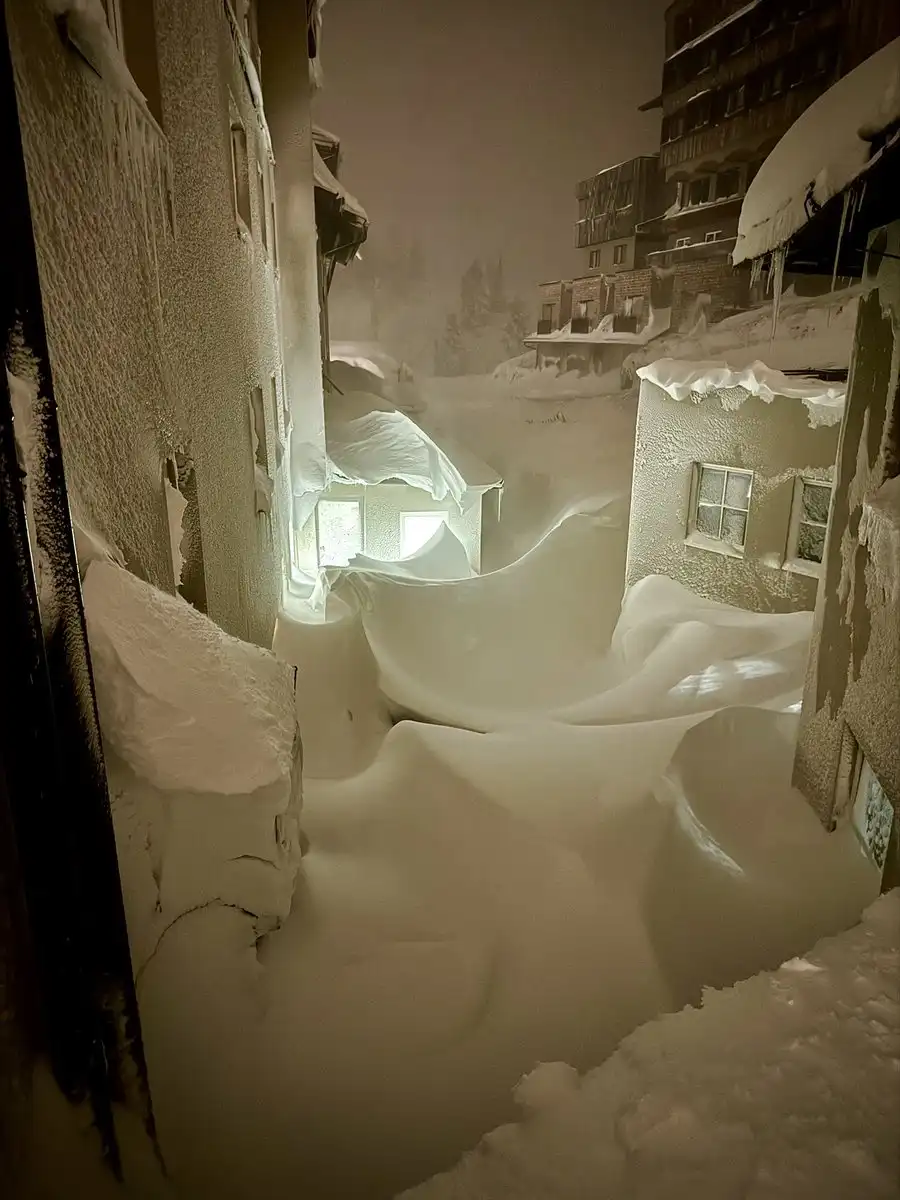 Do Austrians Dream of Australia? A Night in Obertauern