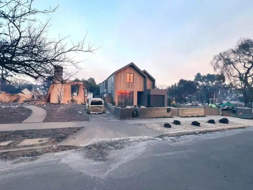 Innovative House Built on Passive Principles Triumphs Against California Wildfire